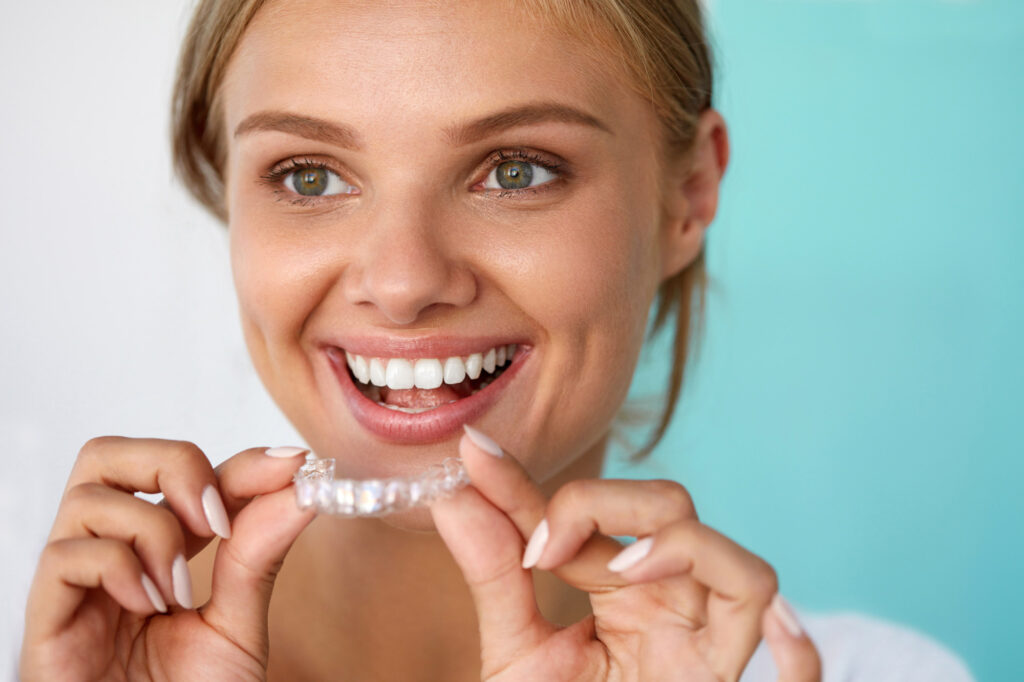 There are numerous benefits of Invisalign, but should you get it? This guide explains how to know if you are a good candidate for Invisalign.